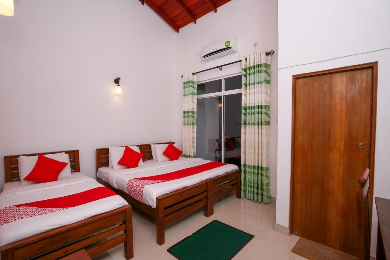 Oyo 438 Sarala Residence Hotel Канди Екстериор снимка